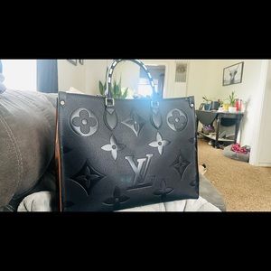 Large handbag, very good quality!